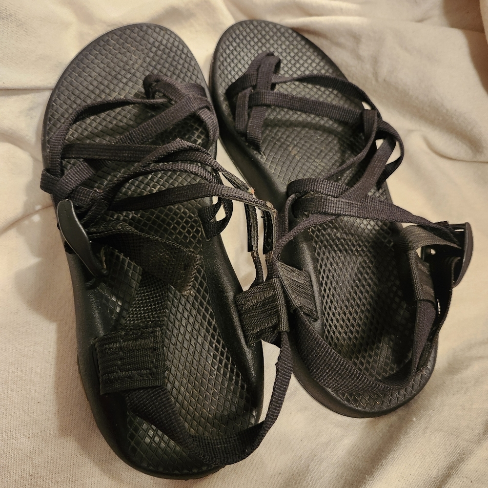 Womens size 9 black chaco sandals zx2